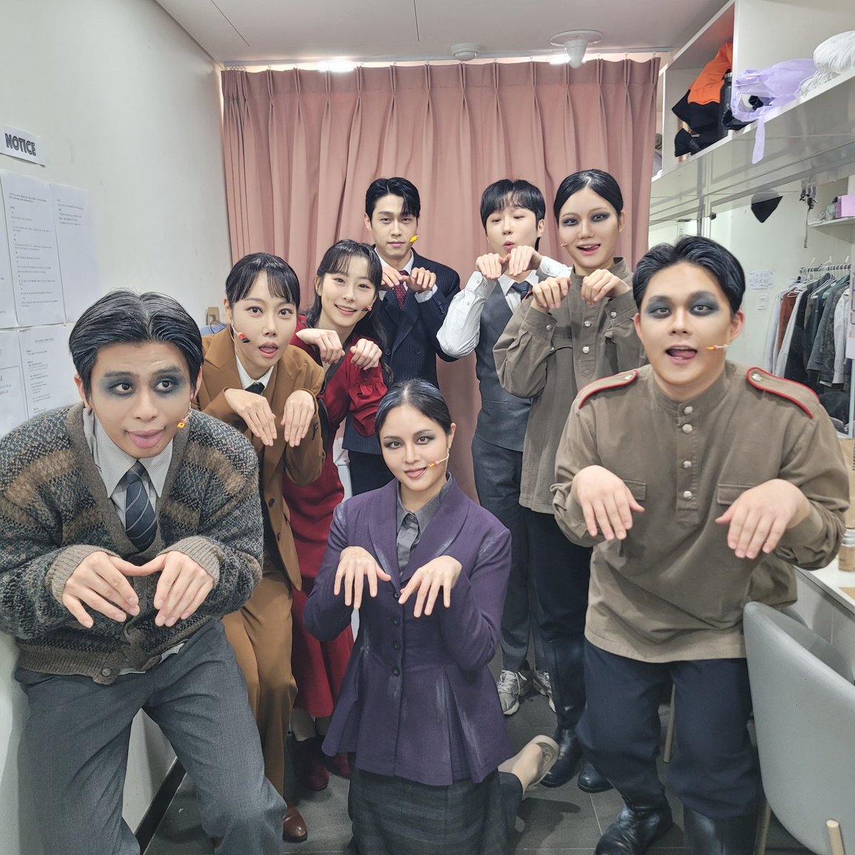 Midnight_M2017's tweet photo. [뮤지컬 #미드나잇액터뮤지션]

🕰️3월 2일(월) 2시

오늘의 캐스트 단체사진 공개!

#여은 #이승준 #김서연 #송정은 #설다혜 #김민성 #남수현 #김동빈
_ 
𝟮𝟬𝟮𝟱.𝟭𝟮.𝟭𝟯-𝟮𝟬𝟮𝟲.𝟯.𝟭𝟱 
예스24아트원 1관 https://t.co/n2zKfThr1y
