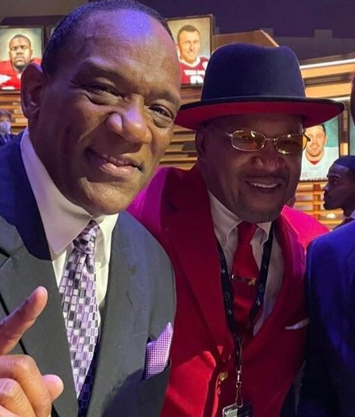 RealBillySims's tweet image. To my @HeismanTrophy brother Mike Rozier, wishing you a birthday worthy of a highlight reel! Proud to stand alongside you in this special brotherhood.

#mikerozier #billysims #heisman