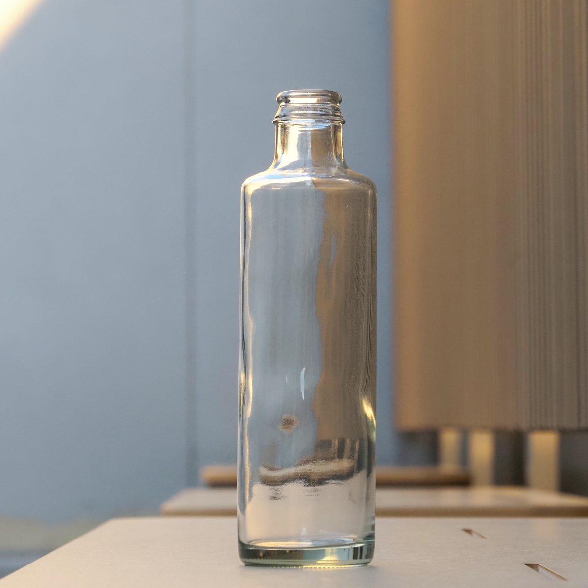 🫙EDN290HC🫙（衛藤オリジナル商品）
容量：NET 275ml
サイズ：φ55.2mm x H 188.5mm

衛藤オリジナルの調味料びんです。
寸胴なかたちなので、ラベルデザインの幅が広がります✨

ドレッシングやつゆなどにいかがでしょうか☺️
#ガラスびん