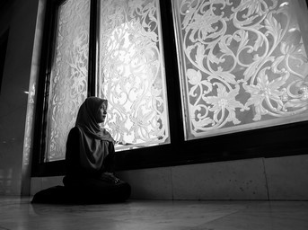 عبادتوں میں مصروف ہے سبہی آج کل
دلوں کو توڑ کر سجدوں میں رویا جا رہا ہے💔