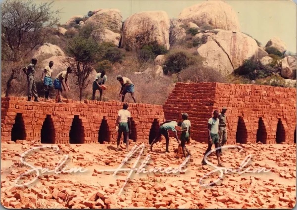 DrSalimArchive's tweet photo. Jeshi la Kujenga Taifa.

Picha hizi ni aza kipindi cha kati ya mwaka 1985 - 1989 wakati huo Dr. Salim akiwa Naibu Waziri Mkuu na Waziri wa Ulinzi. https://t.co/08Kfp0uJAG