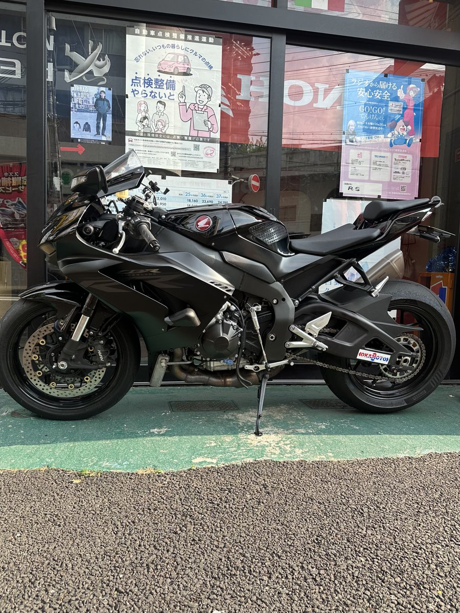 hikaru_2cbr's tweet photo. 【再度募集】
CBR1000RRR売ります‼️‼️‼️

                           150万

詳細はDMまでお願いします

話早い方割引あります🤝🤝

拡散してくださった方経由で売却取引完了しましたら、拡散してくださった方に1万円プレゼントします。

#cbr1000rrr #sc82 #売ります #バイク売ります https://t.co/BtCyOcJgBa