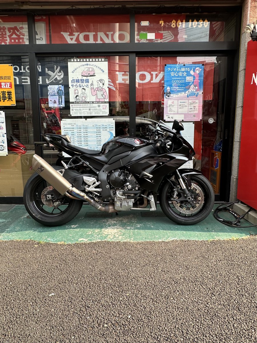 hikaru_2cbr's tweet photo. 【再度募集】
CBR1000RRR売ります‼️‼️‼️

                           150万

詳細はDMまでお願いします

話早い方割引あります🤝🤝

拡散してくださった方経由で売却取引完了しましたら、拡散してくださった方に1万円プレゼントします。

#cbr1000rrr #sc82 #売ります #バイク売ります https://t.co/BtCyOcJgBa