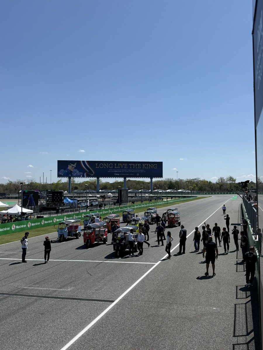 JackGorst17's tweet photo. Work and play - two sides of the same sport. Whether it was in tuk-tuks or on Grand Prix bikes, great racing this weekend. MotoGP off to a great start 🫡 https://t.co/AvodSxIWrY