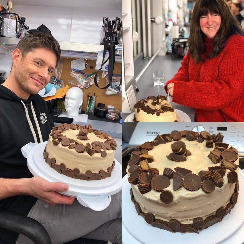 suebsg9's tweet photo. Serving up cake for the #birthdayboy @jensenackles Happy Birthday Babe!! 🎂🥳🎉 ^
^
Banana choc chunk with PB cream cheese buttercream
^
📸 @misha ^
^
#cakesofinstagram #spnfamily #thisishowweroll #fifteenthandfinal posted 3/2/20 - 6 years ago today #Supernatural https://t.co/mgBEdjb7Wk