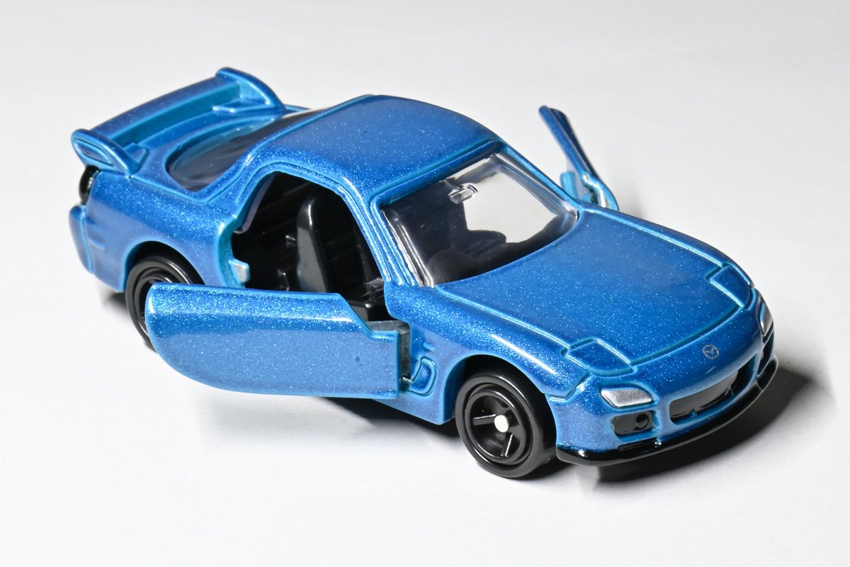 気になるトミカが先日発売されたので購入。 4店舗巡ってやっと見つけ