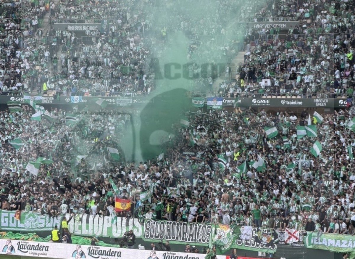 Porque tuyo es el reino, el poder y la gloria.
Líbranos del mal.

El doble tifo de Gol Sur 1907 para el derbi Real Betis-Sevilla FC.
01/03/26
#ultras