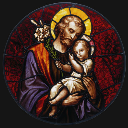 Le mois de mars est consacré à saint Joseph. 
L'époux de la Vierge Marie est le saint patron des familles, des pères de famille, des artisans et des travailleurs.

Saint Joseph, priez pour nous! 

fr.aleteia.org/2019/03/04/mar…