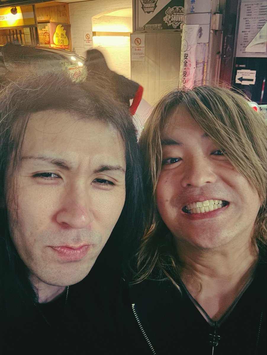 昨夜は心斎橋PANHEAD GROOVEでライブでした😆
どのバンドもみんな激熱であの場がまさにFIRE GARDENでした❤️‍🔥
こーすけ君誘ってくれてありがとね😁
関わってくれたみんなに感謝。ありがとう✨

画像は
FIRE GARDENこーすけ君
ROYAL DEMON SEEDヤンネ君