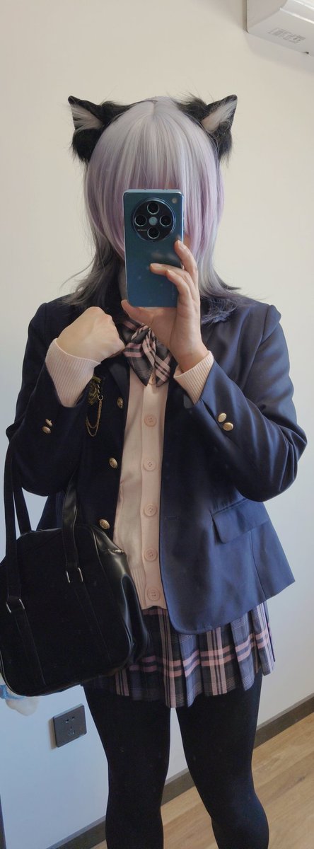 zzruantang_'s tweet image. 孩子们看看谁来了
#jk制服 #黑丝
