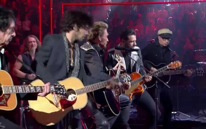 denisgueldry's tweet photo. Bonjour aux fans de Johnny Hallyday aux amies amis 🎶 je vous souhaite un excellent lundi avec un bon café ☕ et une bonne semaine bises Rock'n'roll bleus 😘✌️🦅🎸🐺🙏#TeamHallyday #EternelJohnny #DuRespectAJohnnyEtLaeticia #JohnnyHallydayDéjà8Ans @LHallyday @JohnnySjh https://t.co/HZzCstsFYF