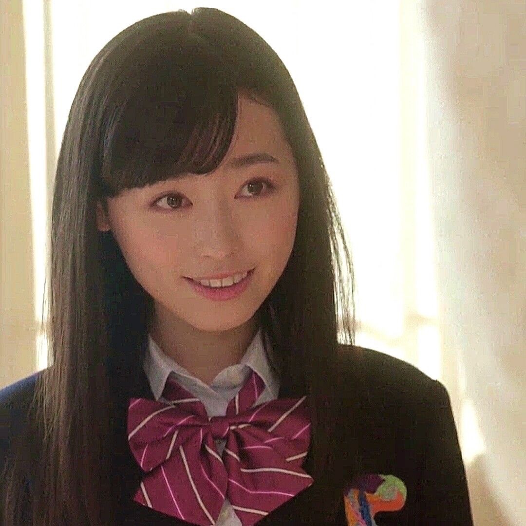 yarinagegirls's tweet photo. この片眉が完全に見えるくらいの、完全な流し前髪とアイドル前髪の間くらいの前髪もめちゃくちゃ好きなんだよね、やっぱ斜めに流す系の前髪はおでこを隠す面積が増えれば増えるほど可愛さ強まって面積減るほど大人に近づくと思ってるからその中間地点の前髪が1番清廉って感じ https://t.co/QF22ppWRW3