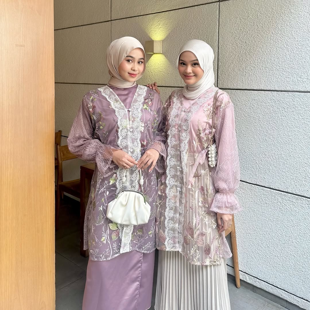 Layla
📌s.shopee.co.id/40bSmnwcVc

Outer brukat gini itu emang pasti bakal kepake jangka panjang sih, mau acara formal, kondangan atau wisuda juga bisa banget!