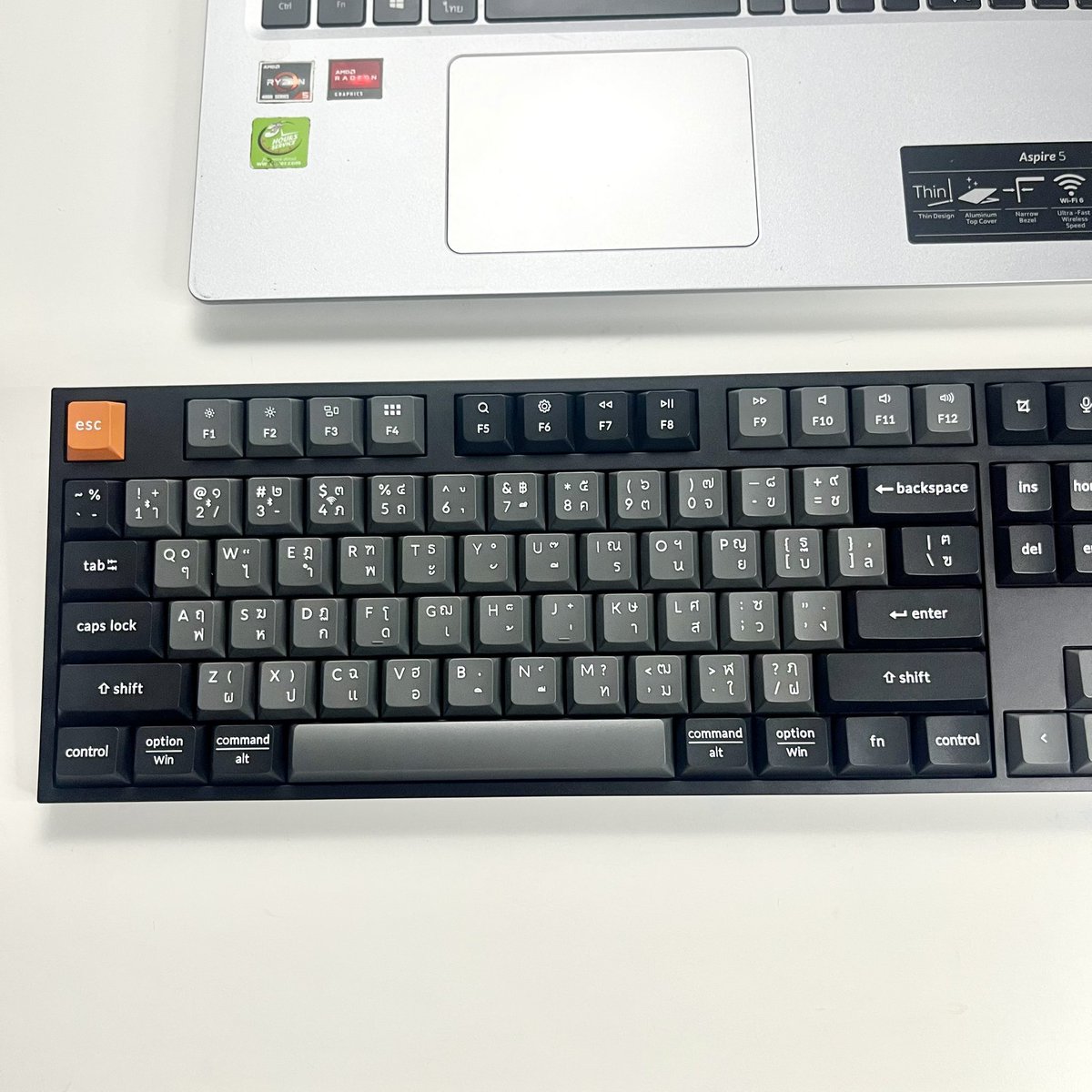 kikipaloa's tweet photo. Gadget ชาวออฟฟิศที่ต้องมี คีย์บอร์ดใหญ่สะใจ Keychron 2 รุ่น ราคาไม่แพง
📍B36 Combo เซตนี้มาพร้อมเมาส์ด้วย เสียงกดเงียบ ปุ่มสัมผัสนิ่ม BT เชื่อมกับคอมหรือไอแพดง่ายมากก ทั้งเซตเห็นใหญ่ๆ 
📍keychron B1 Pro เป็นแบบไร้สาย มีตัวรับสัญญาณ Wireless รองรับ 2.4Ghz,ตัวแปลง USB หรือเชื่อม Bluetooth ได้เลยยังไง เราใช้กับไอแพด โทรศัพท์ คอม คือมันสะดวกกมาก🌟