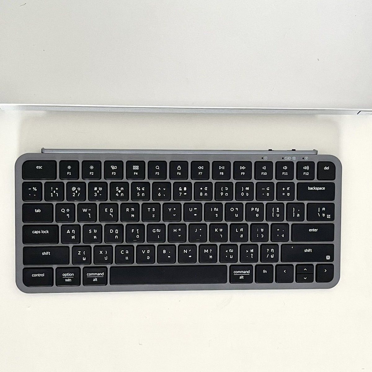 kikipaloa's tweet photo. Gadget ชาวออฟฟิศที่ต้องมี คีย์บอร์ดใหญ่สะใจ Keychron 2 รุ่น ราคาไม่แพง
📍B36 Combo เซตนี้มาพร้อมเมาส์ด้วย เสียงกดเงียบ ปุ่มสัมผัสนิ่ม BT เชื่อมกับคอมหรือไอแพดง่ายมากก ทั้งเซตเห็นใหญ่ๆ 
📍keychron B1 Pro เป็นแบบไร้สาย มีตัวรับสัญญาณ Wireless รองรับ 2.4Ghz,ตัวแปลง USB หรือเชื่อม Bluetooth ได้เลยยังไง เราใช้กับไอแพด โทรศัพท์ คอม คือมันสะดวกกมาก🌟