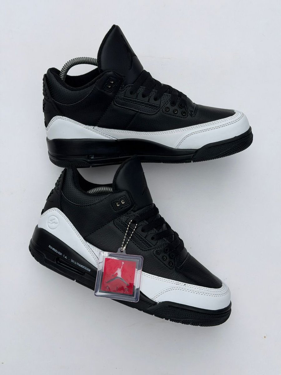 QueenOnlineBiz's tweet photo. Naomba Repost🙏

#VIATU BORA🔥🛍️

✅Size 40/41/42/43/44

✅Bei    85,000/=

https://t.co/j9XGg8BmWa
📍Kariakoo https://t.co/GuwE5Zw0nj