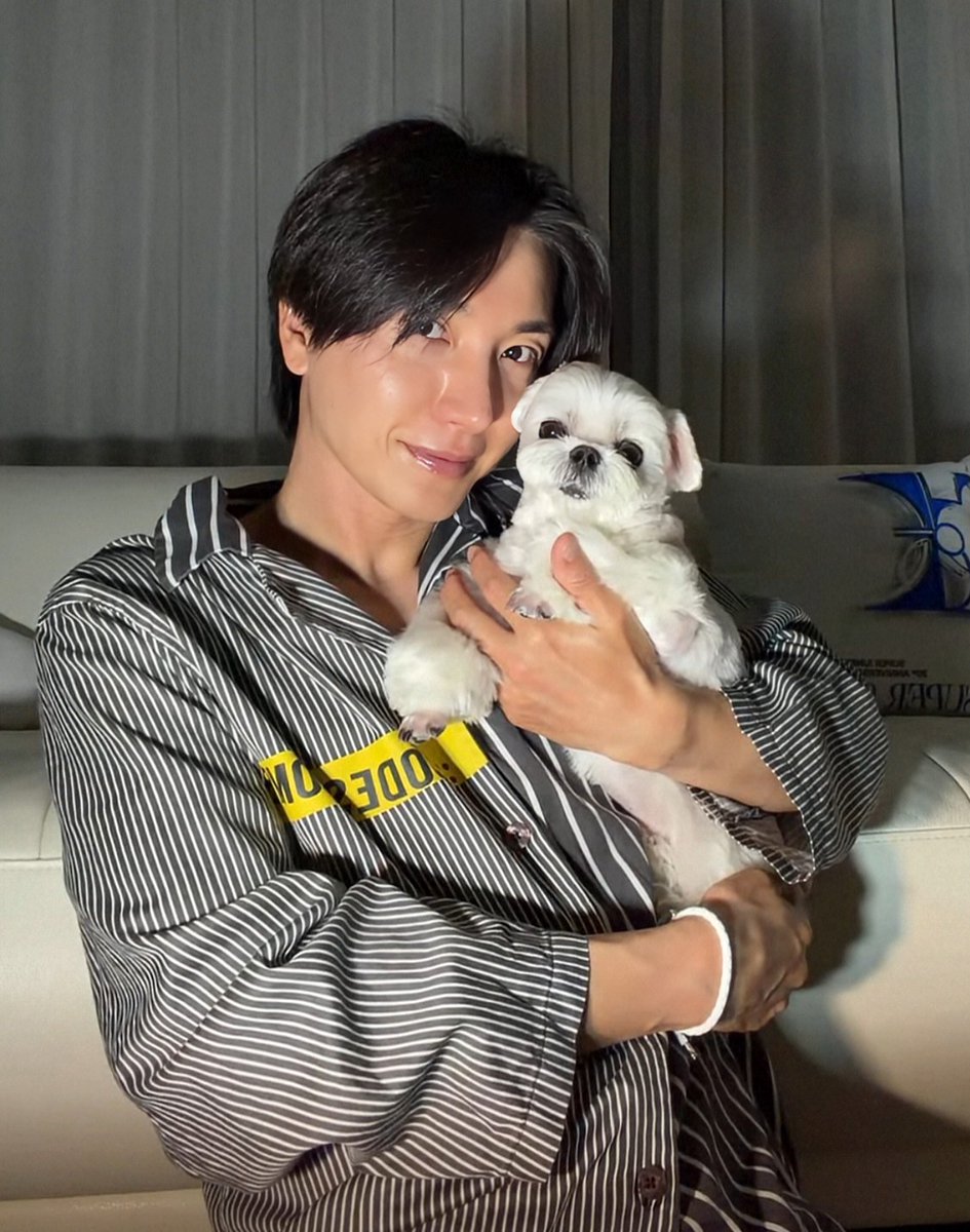 Casa_de_Teuk486's tweet photo. ・クンイの誕生日を祝ってくれてありがとう
・明るい髪より今は暗色の方が似合うと思う
・めっちゃ眠い
・東京ドームでやりたいな←😭
・83でやるならグループ内でマンネユニットになるね
・次のラパンは日本に行った時かな
・西武ドームは寒いから暖かくして来てね
・クンイで遊ぶアッパ🥁
#Leeteuk https://t.co/mv3140zxHr