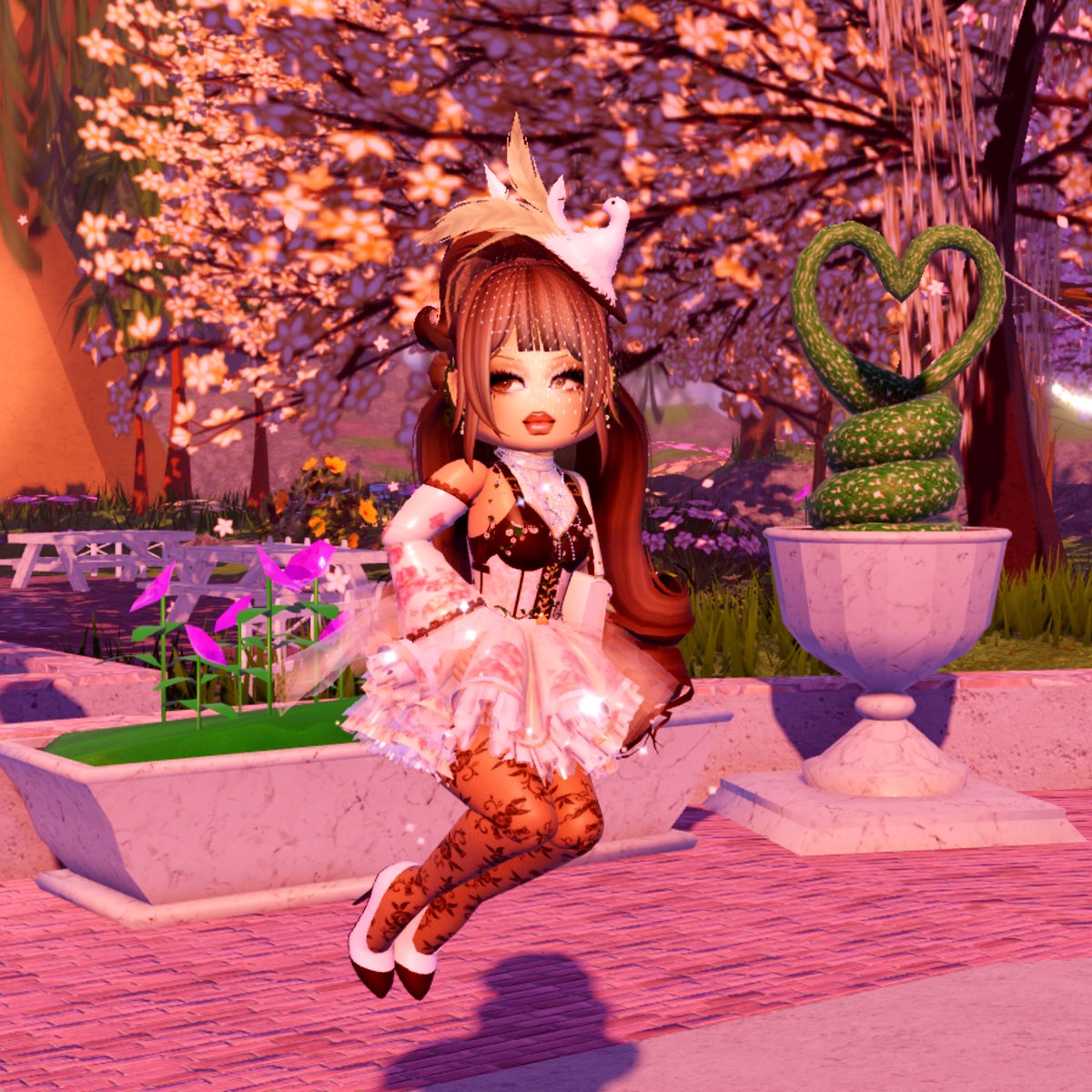 everyone show off your new outfits with the new set pieces! <a href="/RoyaleHighValks/">Royale High ✨</a>