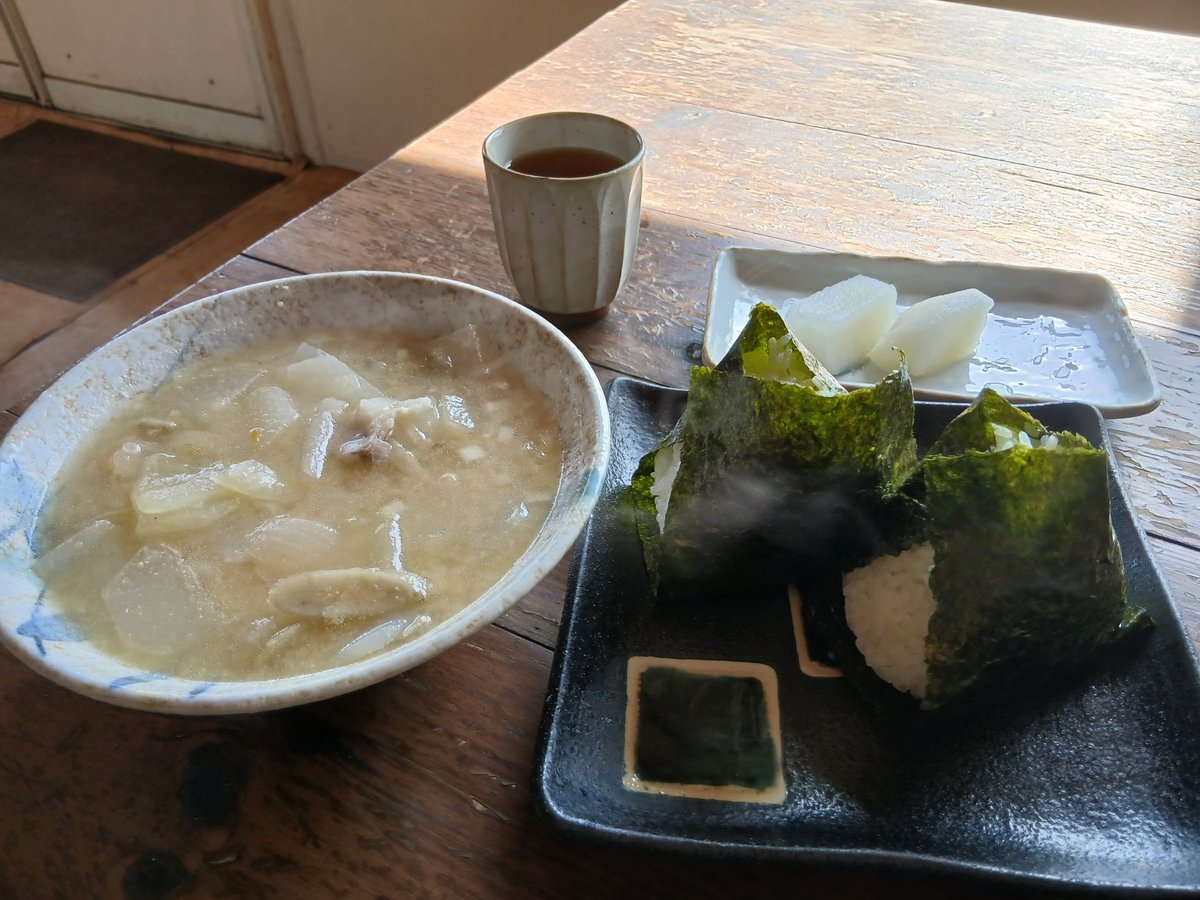 お母ちゃんの作ったおにぎり豚汁美味しかったよー🍙
またお邪魔させていただきやす💪

#クロッシング覚路津
#新潟市秋葉区