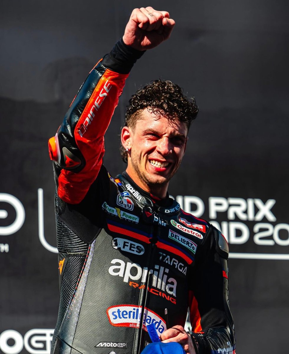 ApriliaPlanet's tweet image. #GreatWinner ‼️ #MarcoBezzecchi
#Amazing #Team #MotoGP
@ApriliaOfficial  ❤️🇮🇹🔥
.
VITTORIA FANTASTICA ‼️
in #Thailandia 🤩
.
@VitoBezzecchi 💪🏻💪🏻
@Marco12_B 
@72Marco30853