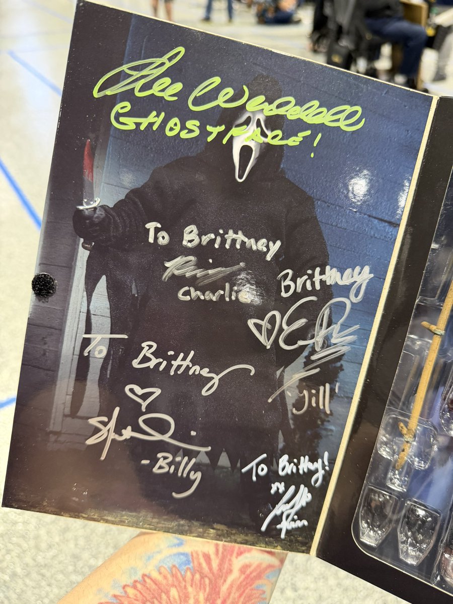 TheBrittMill's tweet photo. I have a crazy goal to get every ghostface to sign my NECA figure. Thanks to @ScaradiseFl, I have been able to get 7/14 so far! I truly never thought I would get Emma’s signature. I had to fly back into town for this, it was a can’t miss. Today meant a lot to me 💙👻🔪 #Scaradise https://t.co/zkfsZaJ9zl