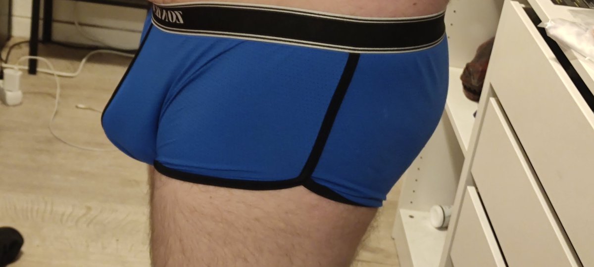 mitsoshy's tweet photo. Blue bulge. Probably musky after workout. Who wanna sniff it?
#gay #furry #NSFW #irlnudes #pupplayer #puppy https://t.co/rdlyDlitVG