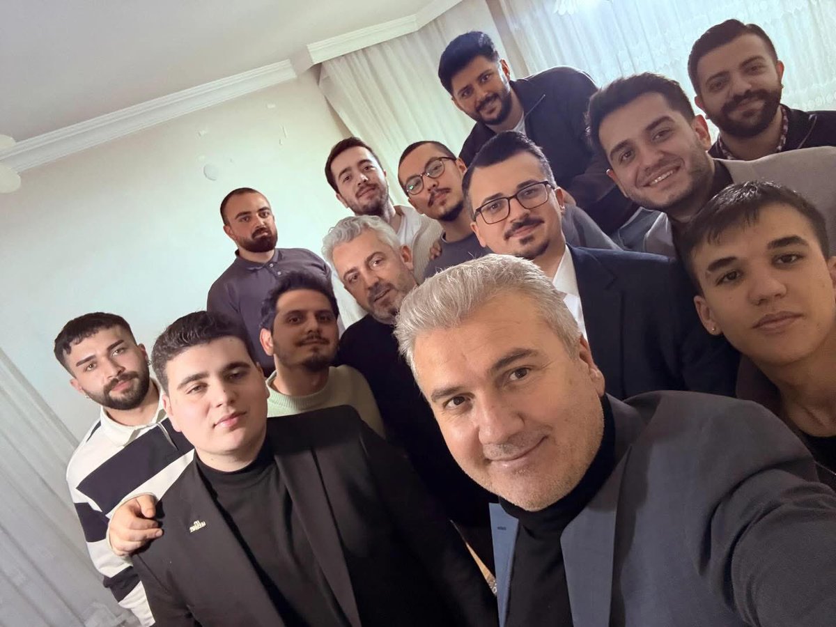 📍 Karesi’de “Gençlik Sofrası”

@akparti Balıkesir Milletvekilimiz <a href="/MustafaCanbey/">Dr. Mustafa Canbey</a> , Karesi İlçe Başkanımız Hakan Aka , İl Gençlik Kolları Başkanımız Mustafa Bilal Dönmez ve Karesi Gençlik Kolları Başkanımız <a href="/burakberkhitay/">Burak Berk HİTAY</a> ile sahurun huzurunda, öğrenci kardeşlerimizle aynı