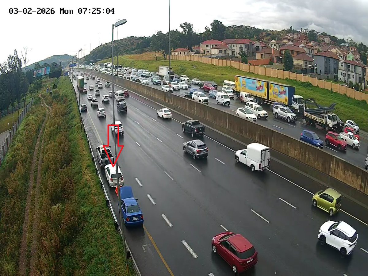 ⚠️Crash on N12 Westbound after Voortrekker Rd . Left lane closed