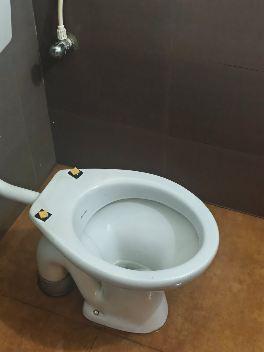 amithes95's tweet photo. The tap is not working and the toilet seat lacks cover in your outlet - Thadathil Petroleum, near Vadanamkurussi, Palakkad, Kerala.

Also, the disabled friendly toilet has no grab hand rails/handles

@HPCL @hpcl_retail https://t.co/tOedDGUXZH