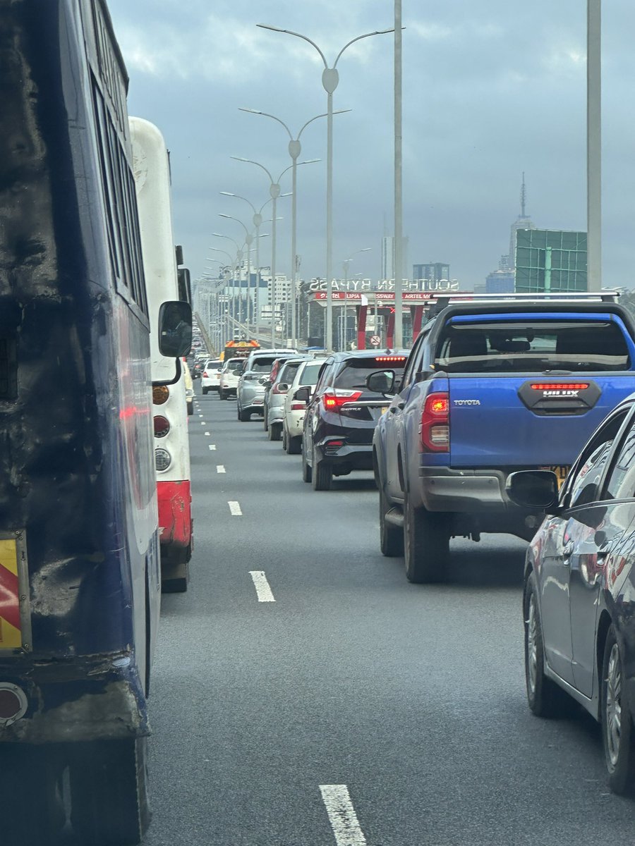 panaito's tweet photo. Expressway is becoming useless https://t.co/O8bx9m6Kui