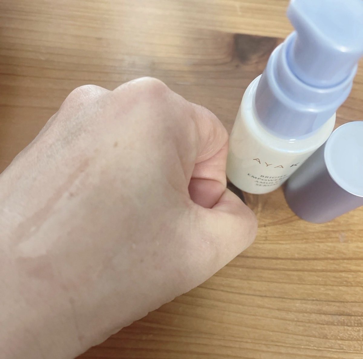 mitsuki4536's tweet photo. AYAKA ブライト エンパワリング アミュレット セラム【医薬部外品】をお試し♪シミに働きかけるだけでなく、肌を角層深部からととのえて、ハリと透明感みなぎる、明るい素肌へ導いてくれます。冬の肌は乾燥がちなので、保湿もしてくれるこちらの美容液。気にいっています。 https://t.co/OPPAHzT5IB