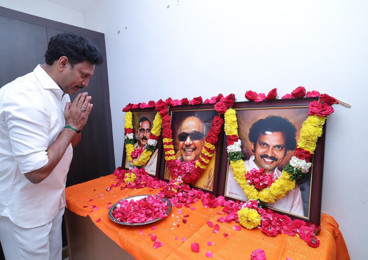 Anbil_Mahesh's tweet photo. கழகத் தலைவர்-மாண்புமிகு தமிழ்நாடு முதலமைச்சர் @mkstalin அவர்கள் கொளத்தூர் தொகுதியில் போட்டியிடுவதற்கும், கழக இளைஞரணிச் செயலாளர்-மாண்புமிகு துணை முதலமைச்சர் @Udhaystalin அவர்கள் சேப்பாக்கம்-திருவல்லிக்கேணி தொகுதியில் போட்டியிடுவதற்கும் திருச்சி(தெ) மாவட்ட தி.மு.க சார்பில் விருப்பமனு அளித்தோம்.

கழகத் தலைவர் அவர்கள், கழக இளைஞரணிச் செயலாளர் அவர்கள் வாழ்த்துகளுடன், கழக நிர்வாகிகளின் அன்போடும், #திருவெறும்பூர் தொகுதி மக்களின் துணையோடும் எனது தாய் வீடான திருவெறும்பூர் தொகுதியில் கழகத்தின் சார்பில் நாம் போட்டியிடுவதற்காகவும் விருப்பமனு அளித்தோம். 🖤❤️

வெல்வோம் ஒன்றாக! 
#வெல்வோம்_ஒன்றாக
#அன்பில்_in_திருவெறும்பூர்