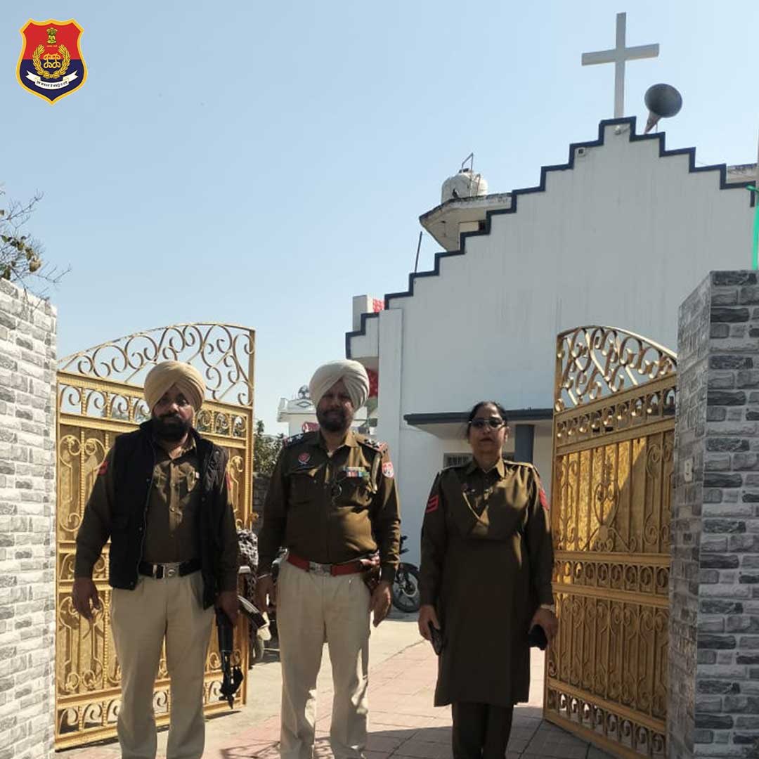 AmritsarRPolice's tweet photo. ਧਾਰਮਿਕ ਸਥਾਨਾਂ ਦੀ ਸੁਰੱਖਿਆ ਨੂੰ ਯਕੀਨੀ ਬਣਾਉਣ ਲਈ ਅੰਮ੍ਰਿਤਸਰ ਦਿਹਾਤੀ ਪੁਲਿਸ ਵੱਲੋਂ ਵਿਸ਼ੇਸ਼ ਚੌਕਸੀ ਅਤੇ ਲਗਾਤਾਰ ਪੈਟਰੋਲਿੰਗ ਕੀਤੀ ਜਾ ਰਹੀ ਹੈ।
ਸਰਵਜਨਕ ਸੁਰੱਖਿਆ ਸਾਡੀ ਪਹਿਲ ਹੈ।
#AmritsarRuralPolice #StaySafe #ReligiousSecurity #CommunityPolicing #PunjabPolice (1/2) https://t.co/uJOSWcWR4a
