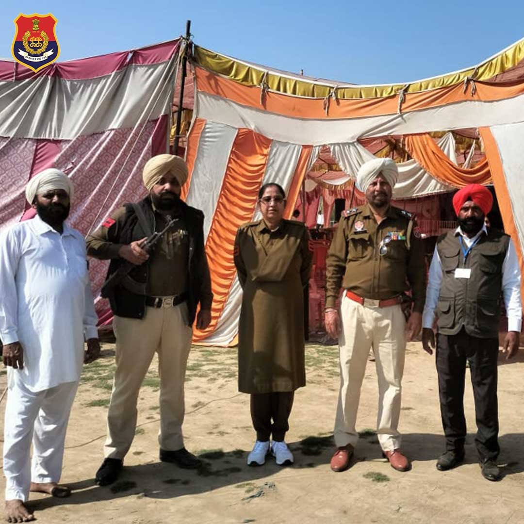 AmritsarRPolice's tweet photo. ਧਾਰਮਿਕ ਸਥਾਨਾਂ ਦੀ ਸੁਰੱਖਿਆ ਨੂੰ ਯਕੀਨੀ ਬਣਾਉਣ ਲਈ ਅੰਮ੍ਰਿਤਸਰ ਦਿਹਾਤੀ ਪੁਲਿਸ ਵੱਲੋਂ ਵਿਸ਼ੇਸ਼ ਚੌਕਸੀ ਅਤੇ ਲਗਾਤਾਰ ਪੈਟਰੋਲਿੰਗ ਕੀਤੀ ਜਾ ਰਹੀ ਹੈ।
ਸਰਵਜਨਕ ਸੁਰੱਖਿਆ ਸਾਡੀ ਪਹਿਲ ਹੈ।
#AmritsarRuralPolice #StaySafe #ReligiousSecurity #CommunityPolicing #PunjabPolice (1/2) https://t.co/uJOSWcWR4a