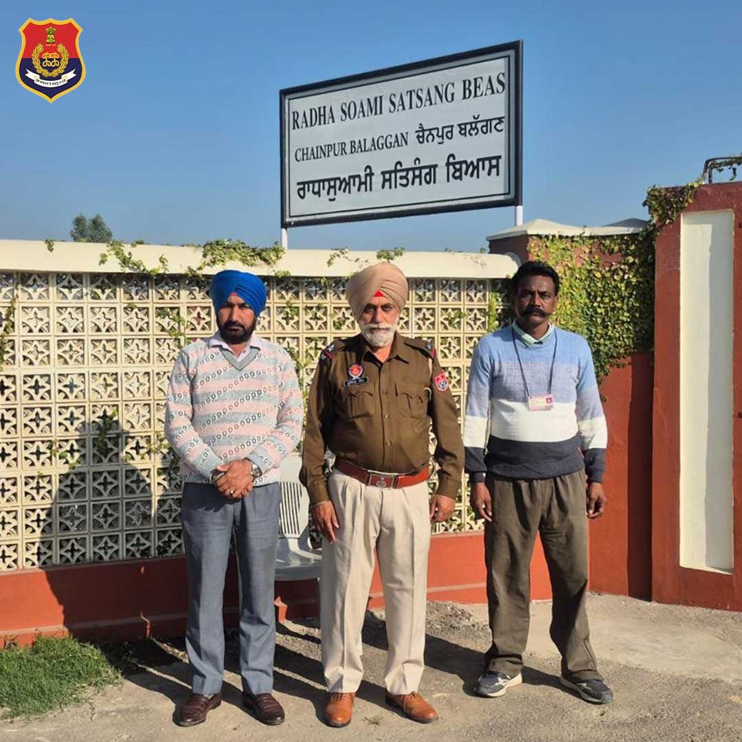 AmritsarRPolice's tweet photo. ਧਾਰਮਿਕ ਸਥਾਨਾਂ ਦੀ ਸੁਰੱਖਿਆ ਨੂੰ ਯਕੀਨੀ ਬਣਾਉਣ ਲਈ ਅੰਮ੍ਰਿਤਸਰ ਦਿਹਾਤੀ ਪੁਲਿਸ ਵੱਲੋਂ ਵਿਸ਼ੇਸ਼ ਚੌਕਸੀ ਅਤੇ ਲਗਾਤਾਰ ਪੈਟਰੋਲਿੰਗ ਕੀਤੀ ਜਾ ਰਹੀ ਹੈ।
ਸਰਵਜਨਕ ਸੁਰੱਖਿਆ ਸਾਡੀ ਪਹਿਲ ਹੈ।
#AmritsarRuralPolice #StaySafe #ReligiousSecurity #CommunityPolicing #PunjabPolice (1/2) https://t.co/uJOSWcWR4a