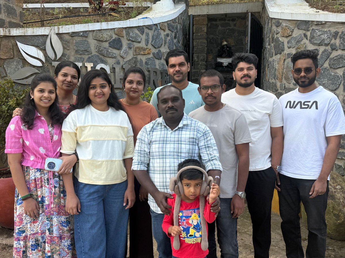 MydbopsOfficial's tweet image. The Mydbops Sales Squad, a memorable reset. 😊

Aligned, unwound, and gained fresh perspective from the hills. 
Great energy. Great views. Great people.
Back to the grind with renewed focus. 💪

#Mydbops #LifeAtMydbops #SalesTeam #TeamBuilding