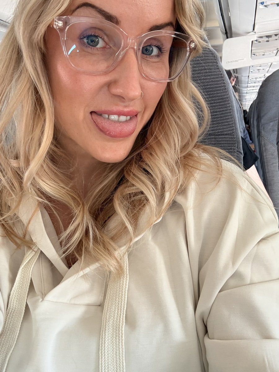 sweetcheryllis's tweet photo. I’ve heard that babyjuices look good on glasses, whatever that means? https://t.co/STWP4eg6rJ
