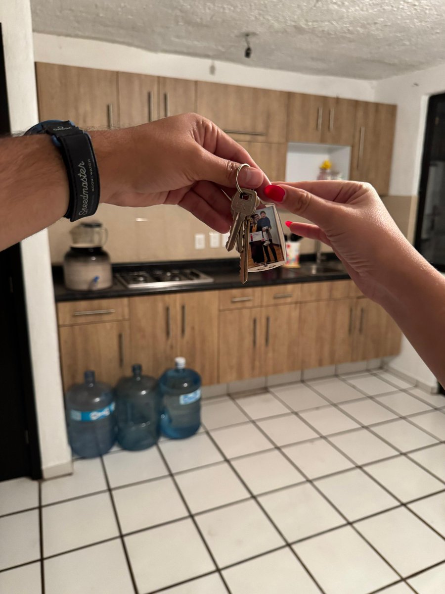 danieehuizar's tweet photo. Papi dijo que los sueños pueden ser realidad, pero al fin de ti depende si así sucederá hay que trabajar duro sin parar y lo demás vendrá sin más❤️💫 https://t.co/WF9YuPyxBS