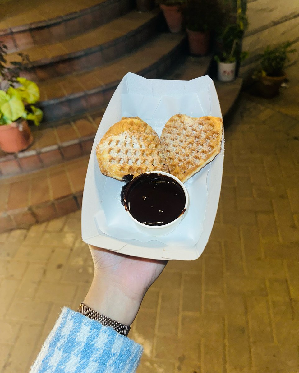 MnyMossa29271's tweet photo. Sweet cravings and sweeter vibes 🧇🍫 Just a girl who loves her dessert moments ✨💖

#SweetTooth #WaffleLove #ChocolateLover #DessertTime #GirlsVibes #CuteMoments #FoodieGirl #TreatYourself #Yummy https://t.co/WO452qanSZ