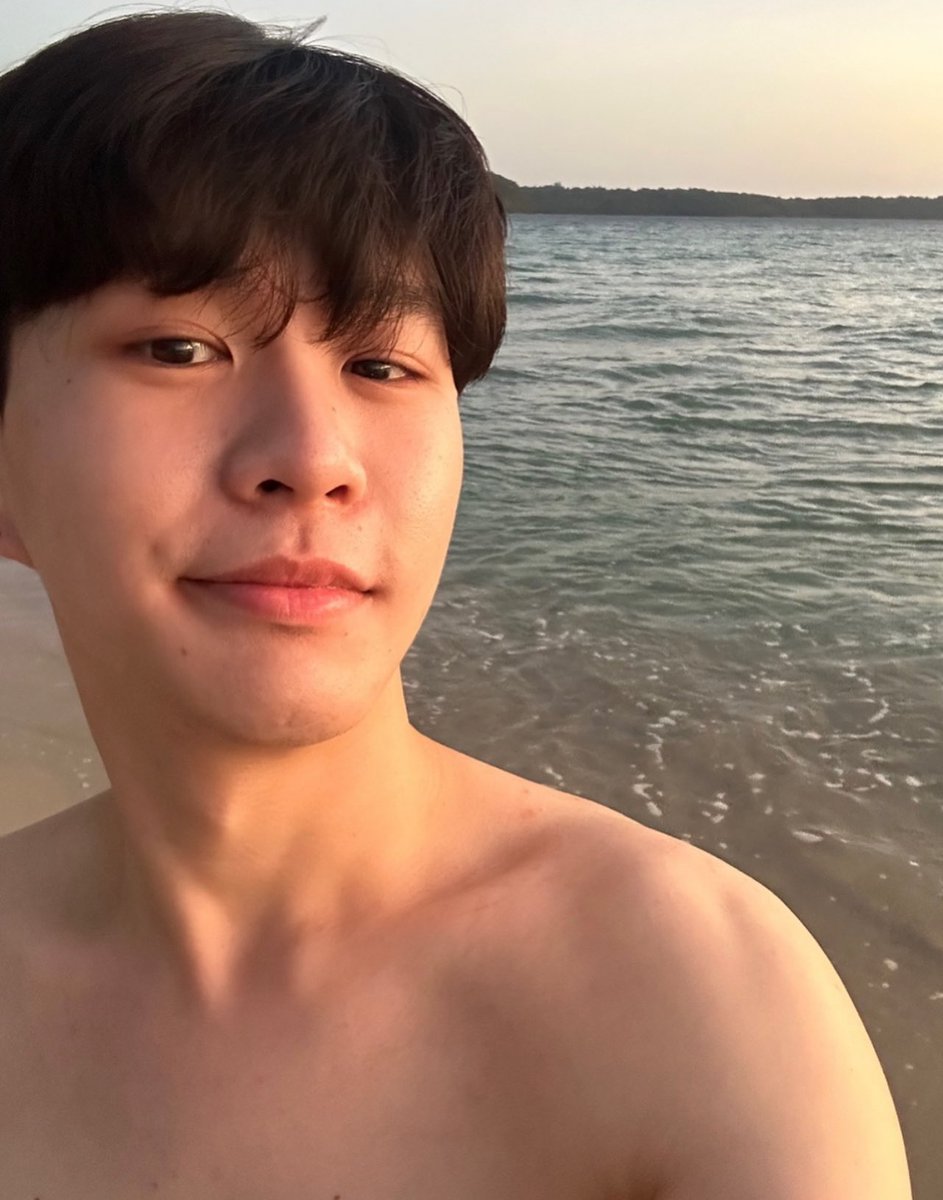 bxyeol's tweet photo. ลองวางข้างกันเฉยๆ ไม่ได้คิดไร https://t.co/w8jmYZQUZs