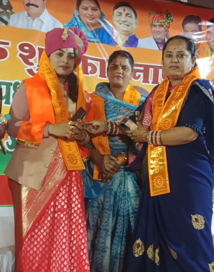 AaradhnaSolank2's tweet photo. भारतीय जनता पार्टी खण्डवा के “अटल बिहारी वाजपेयी मण्डल” की मण्डल अध्यक्ष,  बहन स्नेहा राहुल पाराशर जी आपको जन्मदिन की बहुत-बहुत बधाई एवं मंगलकामनाएँ।
प्रभु श्रीराम जी से प्रार्थना है कि आपको उत्तम स्वास्थ्य, दीर्घायु, यश एवं निरंतर जनसेवा की शक्ति प्रदान करें।
#aaradhnasolanki https://t.co/gev1rk9dS0
