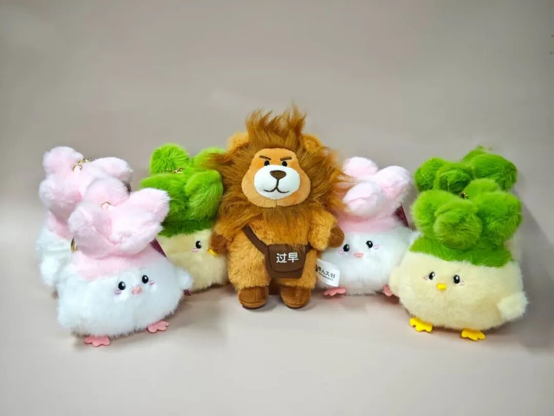 OpticsValleyCN's tweet photo. Sales of cultural and creative #products made in #OVC surged this #SpringFestival.
All 5,000 Suan Niao sold out in 3 days, while the "Gifts of Chu" line reached 1.5 million yuan ($210,000) in sales. Merchandise tied to the #SkyRail rose 38% yoy. #OVCBiz #OVCEnterprise https://t.co/atWKh2hlLh
