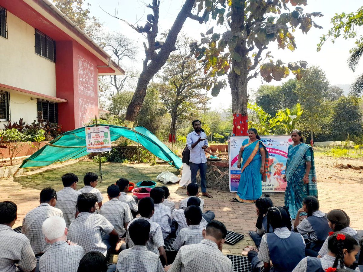 MKT2605's tweet photo. Following the awareness and training segment the students actively participated in hands-on practical activities enabling them to understand and implement organic vegetable cultivation methods effectively. https://t.co/2GfCpr6vgd