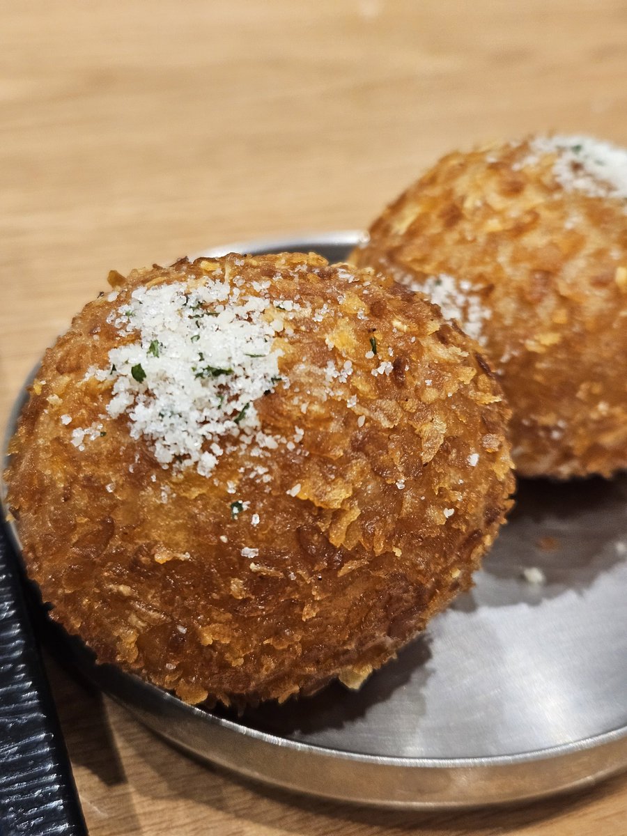 드디어 먹은 휴게소 감자🥔🥔

가평휴게소 파리바게트에는
특별한 메뉴도 있네요

비도 오고 춥고 길도 너무 막히고
그래도 맛있다 통감자 ❣️