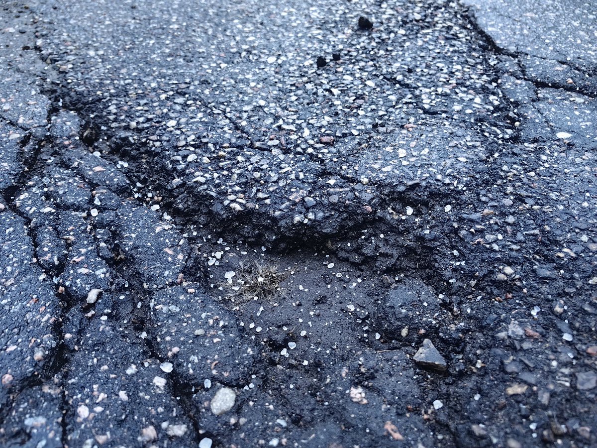 Tā ir Miglas iela, kas šorīt ir svaigi nosālīta. <a href="/RigasDome/">Rīga</a>, priekš kam?