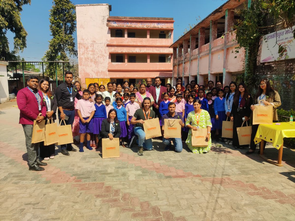 Spreading Smiles, Inspiring Learning!

Recently, employees from HDFC Life <a href="/HDFCLIFE/">HDFC Life</a> came together for an energetic and heartwarming Employee Volunteering Program at GMS Middle School, Katatoli, bringing learning and joy into the classroom.

The day was filled with enthusiasm as
