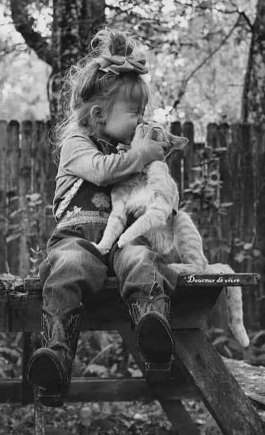 "Le temps est de l'amour et l'amour vit du temps qu'on lui accorde."

Marc Lévy