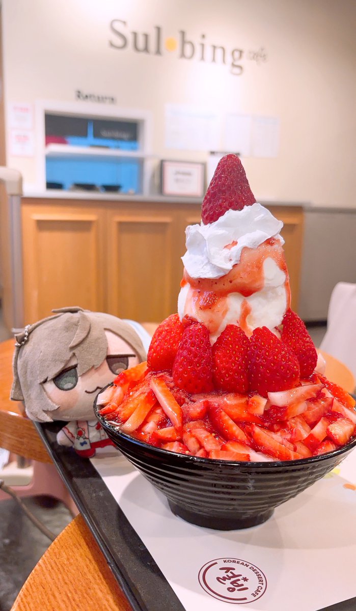 ymyyyyy's tweet photo. 韓国のかき氷、苺いっぱいで嬉しいね🍓🍧 https://t.co/TljphSn8e9