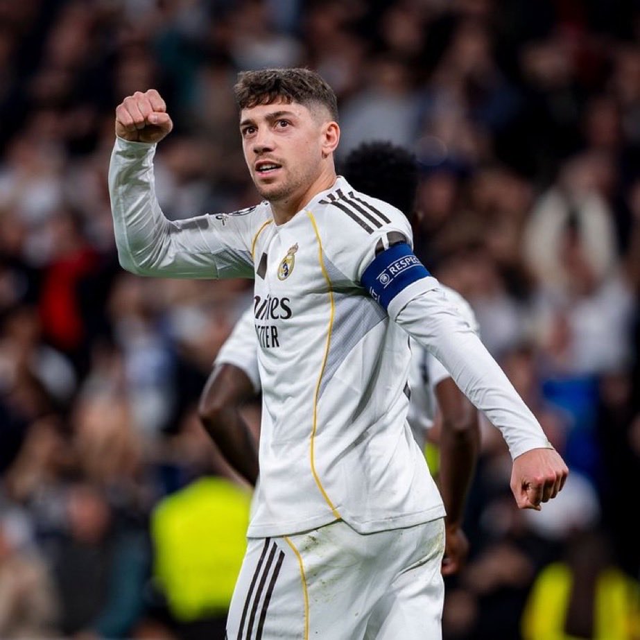 fedevalv_'s tweet photo. 🚨BREAKING: The biggest football club in the world plays today. 

No Real Madrid fan will pass without commenting “Hala Madrid”🤍🤍🤍 https://t.co/mbRlz5sjgj
