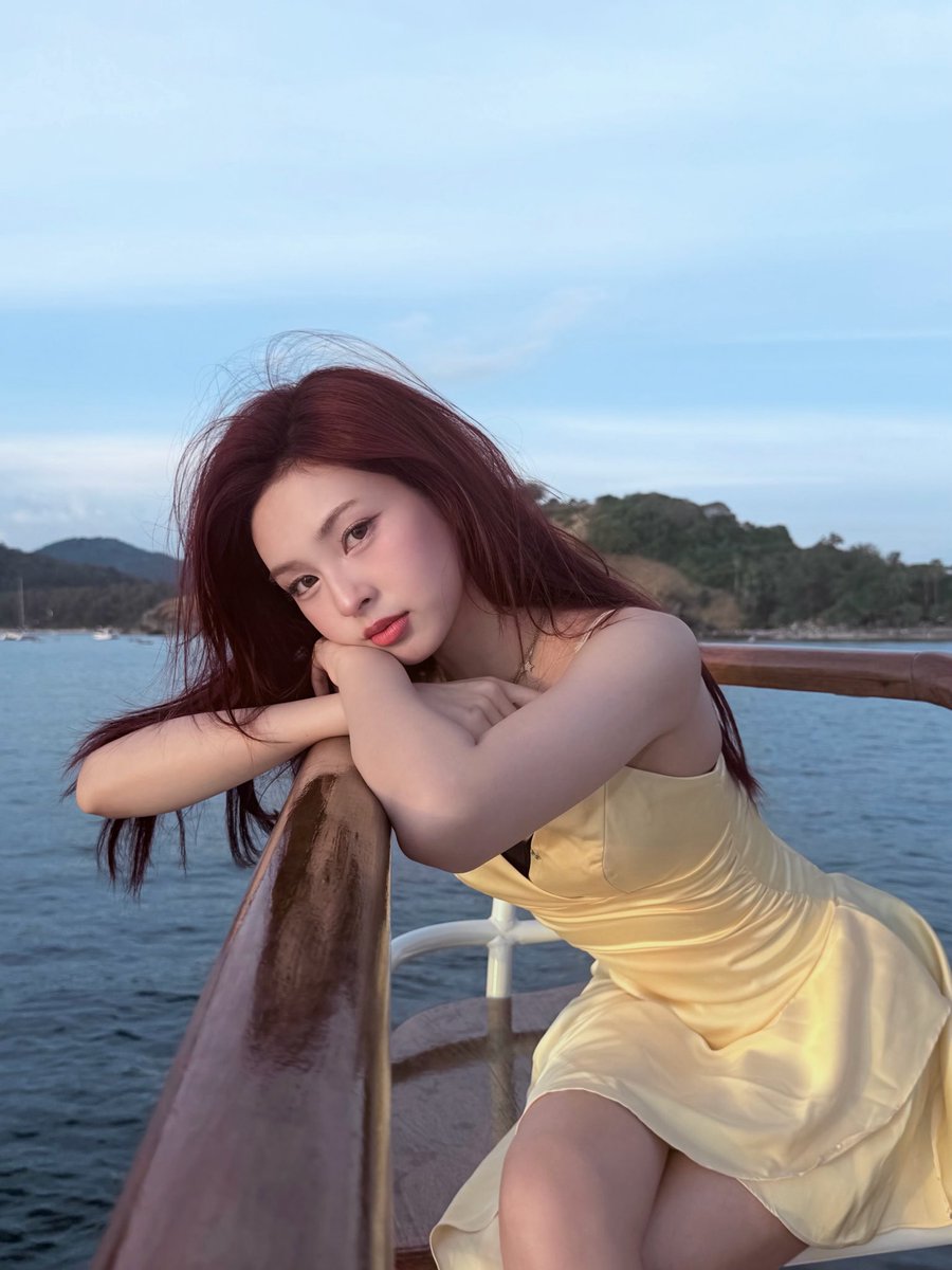 แคนนี่สวยเกินเรื่องเกินราวมากก สวยเนาะมึง
สวยอ่ะ สวยแบบกุไม่ได้พอกผิวค่ะพี่ตาลอ่ะ เริ่ด